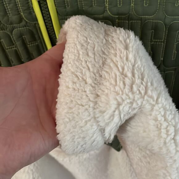 UGG Iggy Sherpa Half Zip Pullover - Picture 13 of 16